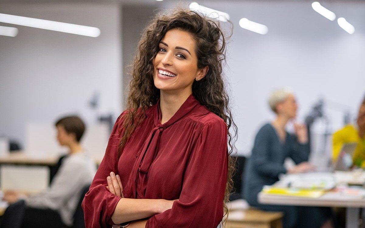 tmj what to expect banner (2) woman in red blouse with long hair smiling with teeth